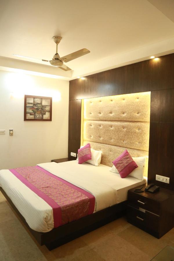Hotel City Heights New Delhi Eksteriør billede